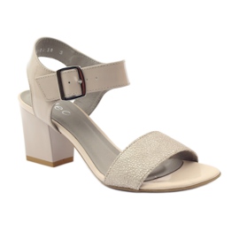 Auf dem Pfosten Edeo 3184 lackierte Sandalen beige 1