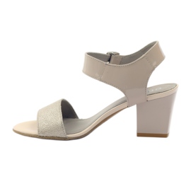 Auf dem Pfosten Edeo 3184 lackierte Sandalen beige 2