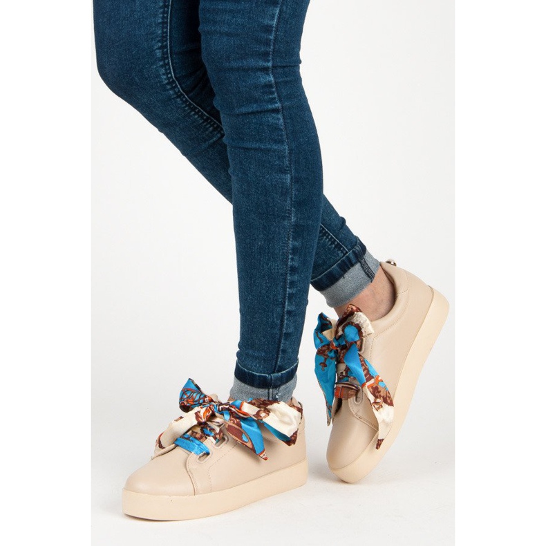 Turnschuhe, die mit einem VICES-Band gebunden werden beige 2