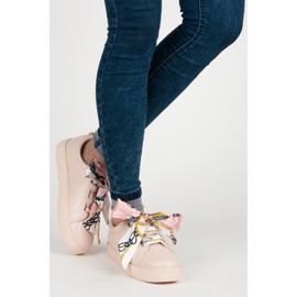 Turnschuhe, die mit einem VICES-Band gebunden werden rosa 2