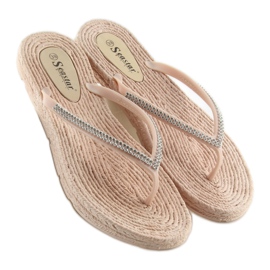 CK40P Nelkenbeige Gummi-Flip-Flops 1