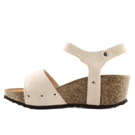 Sandalen auf einer beige-beigen Korksohle 2