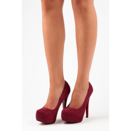 Yes Mile Stifte auf der Plattform rot 1