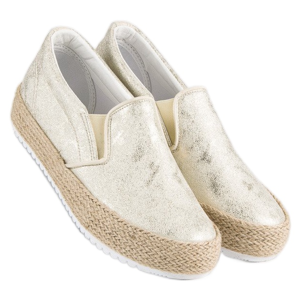 Betler Goldene Espadrilles auf der Plattform 2