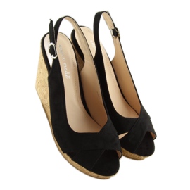 Schwarze Sandaletten auf Keilabsatz aus Kork 6421 1