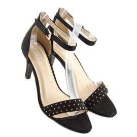 Sandalen auf einem bequemen Absatz schwarz BL0764 2