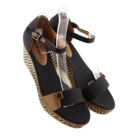 Schwarze Sandalen auf Wedges J7731-8 schwarz 1