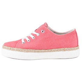 Kylie Gebundene Schlingpflanzen auf der Plattform rosa 2