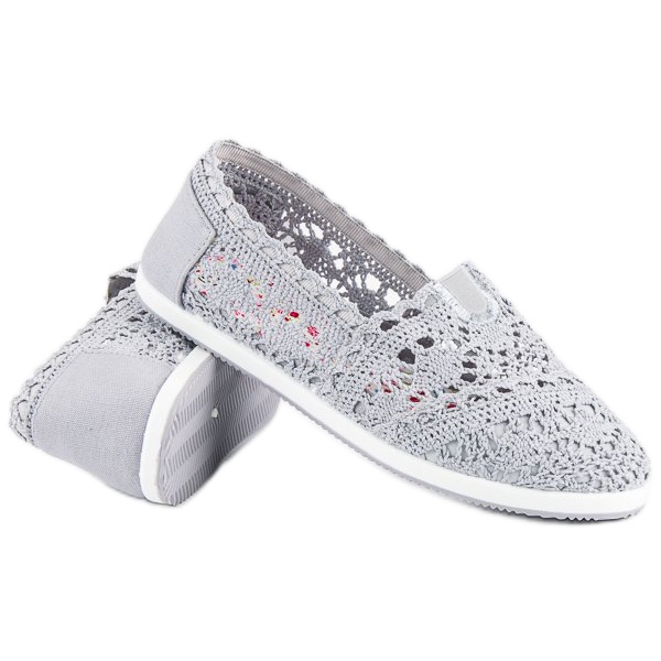 Ballerinas aus grauer Spitze 2