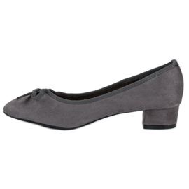 Pumps mit niedrigem Absatz grau 1