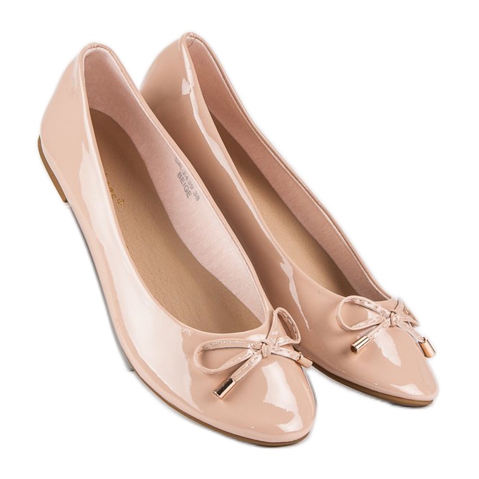 Ideal Shoes Lackierte beige Ballerinas 1