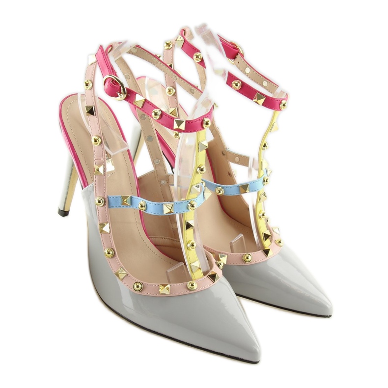 Pumps an einer Nadel mit grauen Nieten 1381 1