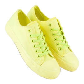 SHELOVET Gelbe Turnschuhe auf der Bindung 1