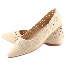 Beige IT-29 Beigefarbene Ballerinas mit Lochmuster 1