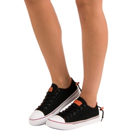 Schwarze Turnschuhe 1