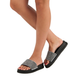 Schwarze Hausschuhe mit Kristallen 2