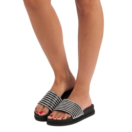 Schwarze Hausschuhe mit Kristallen 1