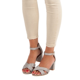 SDS Wildledersandalen auf einem Pfosten grau 1