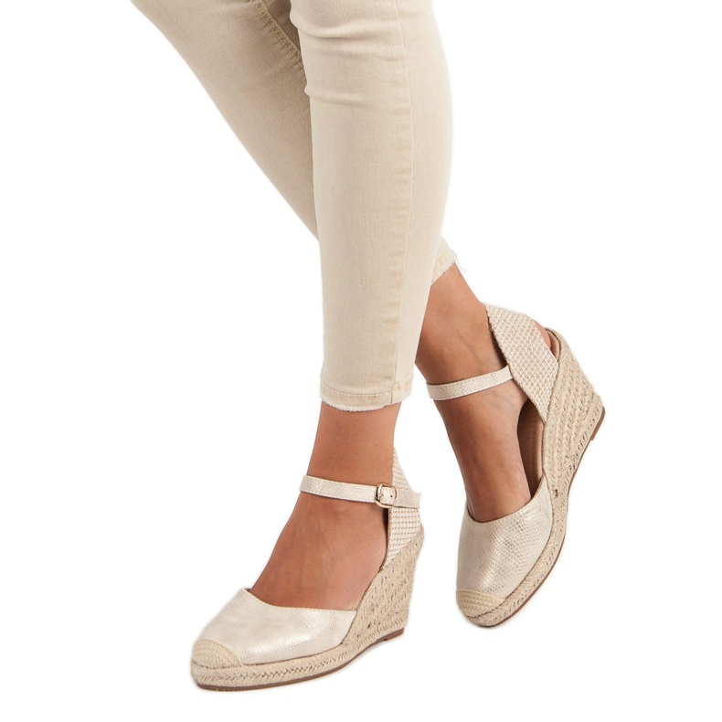 Nio Nio Espadrilles-Sandalen mit Keilabsatz braun gelb 1