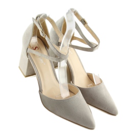 Pumpen auf dem grauen Pfosten SY40 grau 2