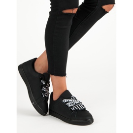 Schwarze Mode-Turnschuhe 1