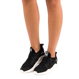 Schwarze Sportschuhe 1