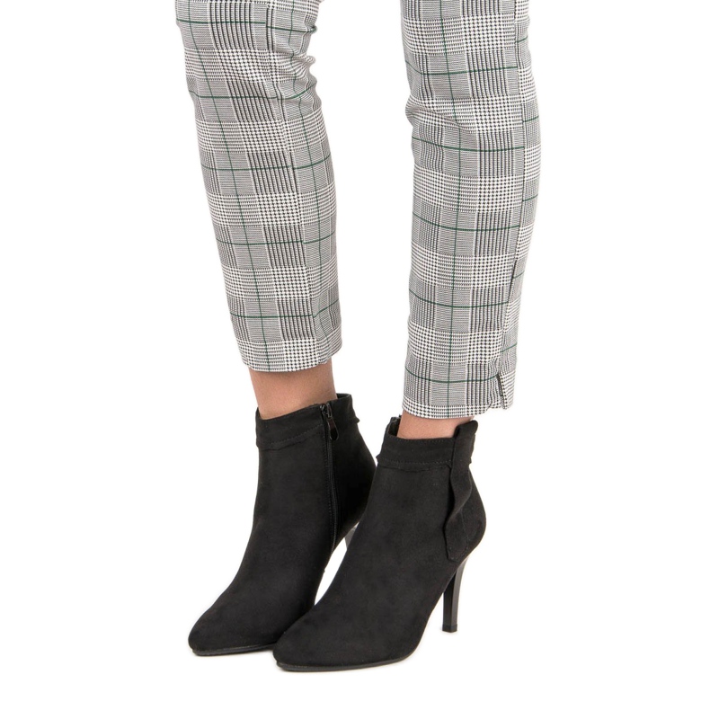 Klassische Stiefel mit hohem Absatz schwarz 2