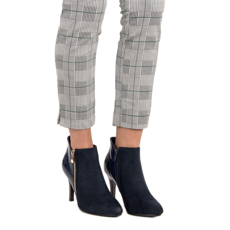 Marineblaue Stiefeletten 1