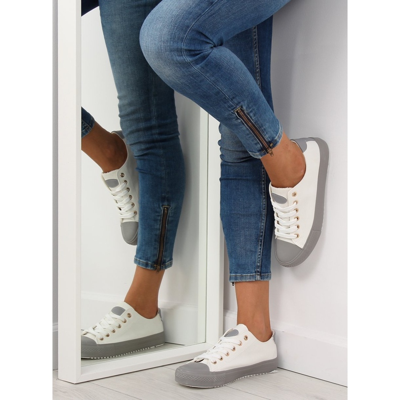 Turnschuhe auf einem farbigen Gummi W-3051 White weiß 1