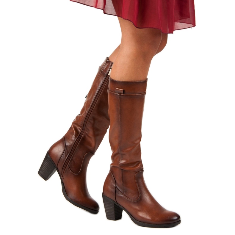 Stiefel auf dem Vinceza-Pfosten braun 2