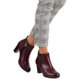 Elegante Stiefel auf dem Vinceza-Pfosten rot 2