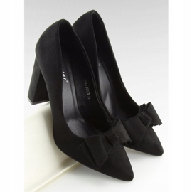 Pumps auf dem schwarzen Pfosten SY42 Black 1