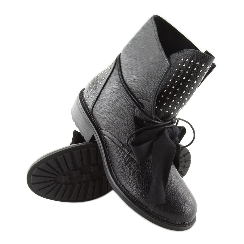 Arbeiter mit einer samtschwarzen schwarzen Schleife 2