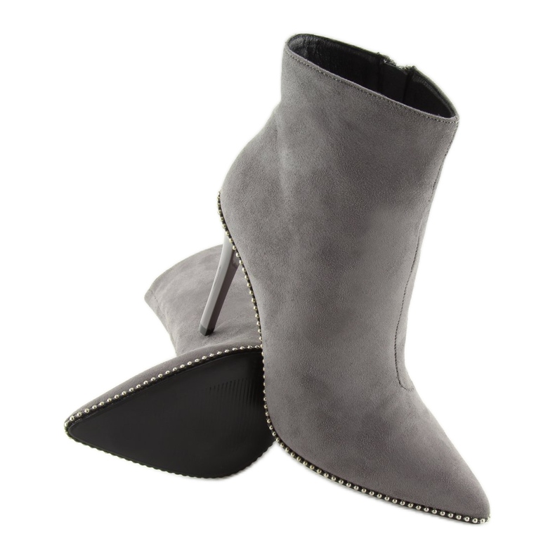 Grau ZY153 Graue Stiefel an einer Anstecknadel 1
