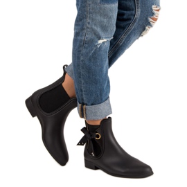 Vices Schwarze Gummistiefel, Laster 2