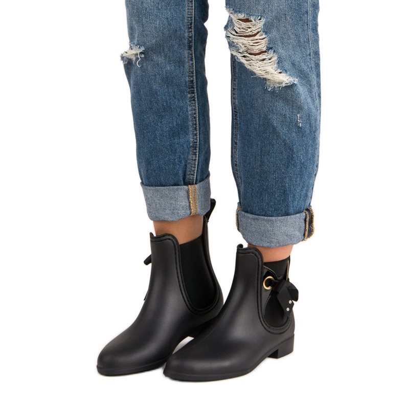 Vices Schwarze Gummistiefel, Laster 1