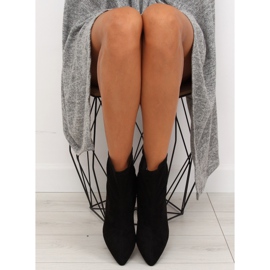 Schwarz F183 Schwarze Stiefel an einer Nadel 1