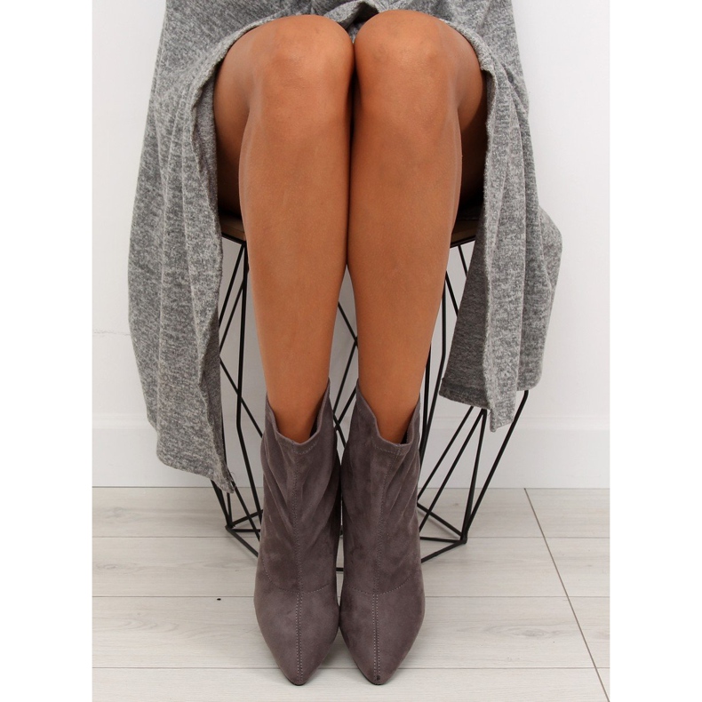 Graue F183 Graue Stiefel an einer Ferse 1