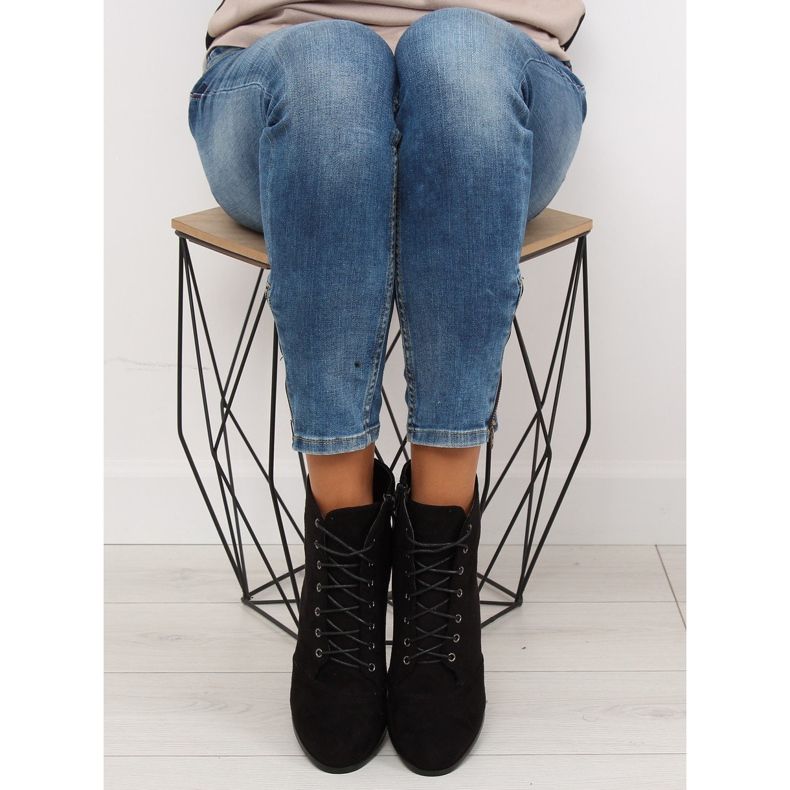 Stiefel mit stabilem Absatz schwarz JA161 1