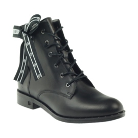 Stiefel verziert mit Schleife und Badura-Nieten schwarz 1