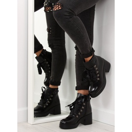 Schwarze Stiefel mit hohen Sohlen 0-183 1