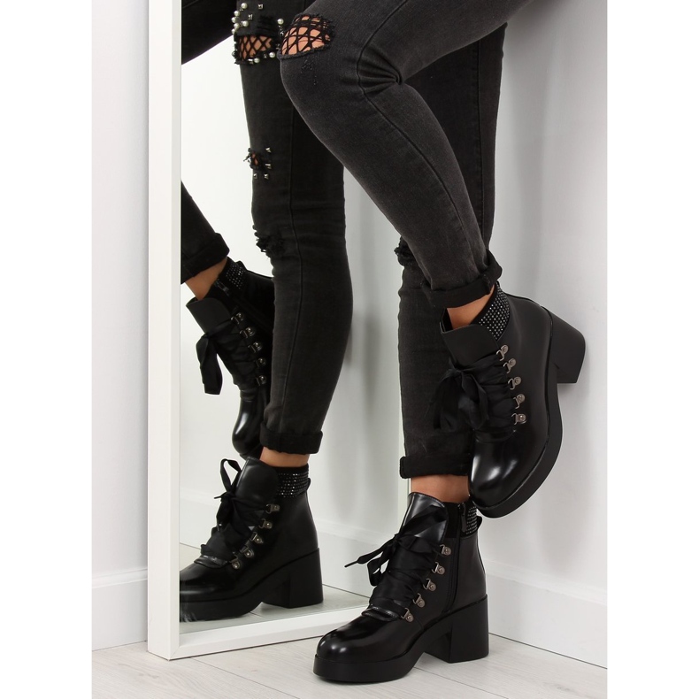 Schwarze Stiefel mit hohen Sohlen 0-183 1