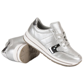 Silberne Turnschuhe grau 1