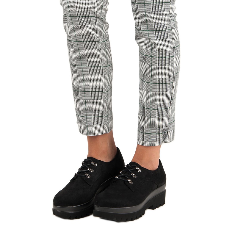 Schwarze Wildlederschuhe 1