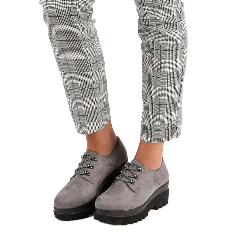 Graue Wildlederschuhe 2