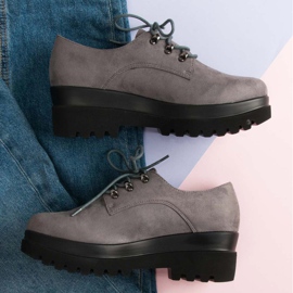 Graue Wildlederschuhe 1