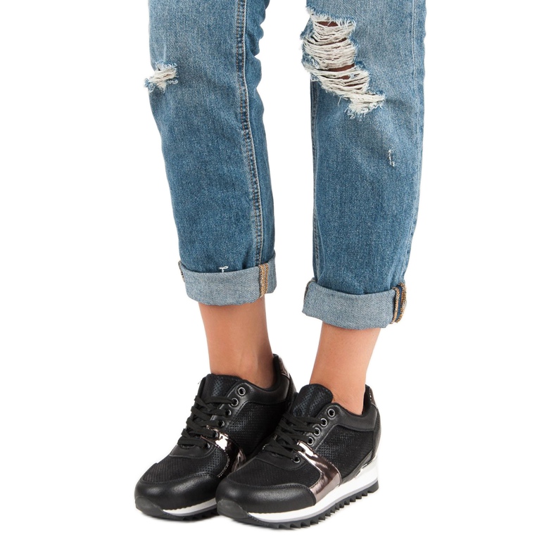 Gebundene Sportschuhe schwarz 1