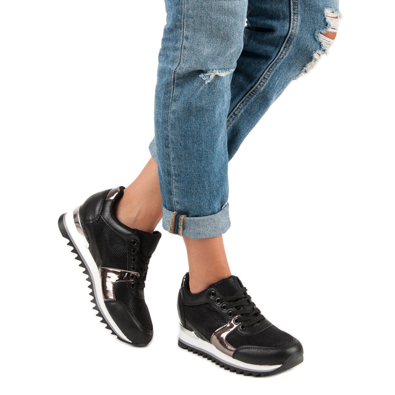 Gebundene Sportschuhe schwarz 2