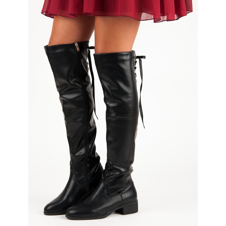 Schwarze Stiefel über dem Knie 1