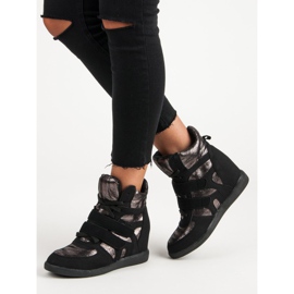 Glänzende Turnschuhe schwarz 1